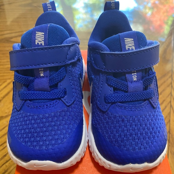 infant tennis shoes size 4